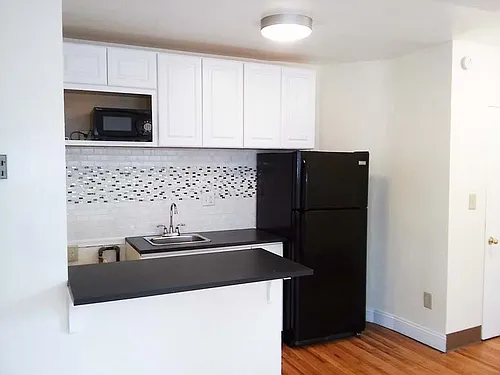 105 9th St SE #302 Photo 1