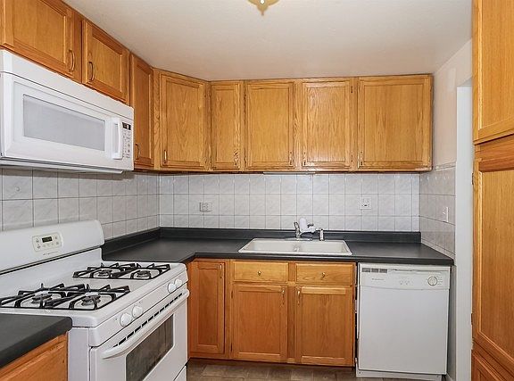 4th image of 1 Eastham Ct Unit 1