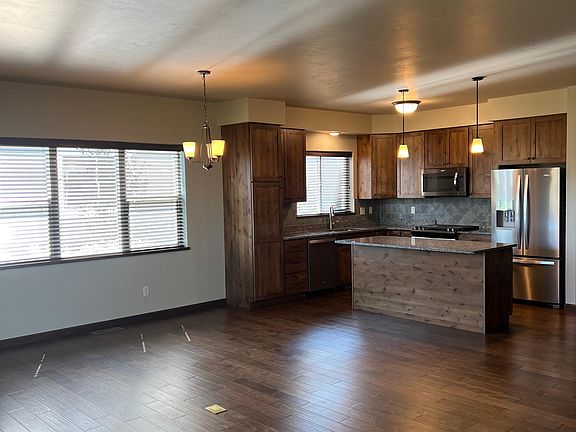 2nd image of 4275 Palisade Dr