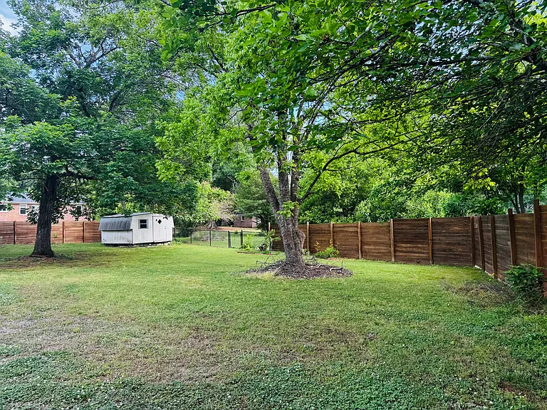 704 Cherry St — Photo 15