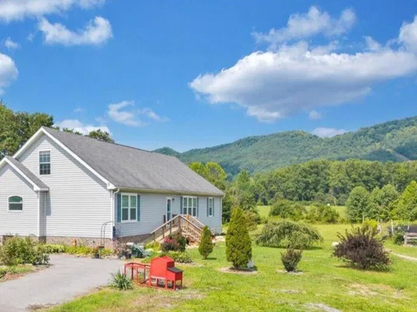 3663 Bradshaw Rd, Salem, VA 24153