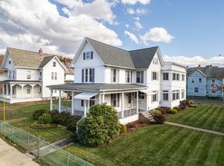 43 Pine St, Chicopee, MA 01020