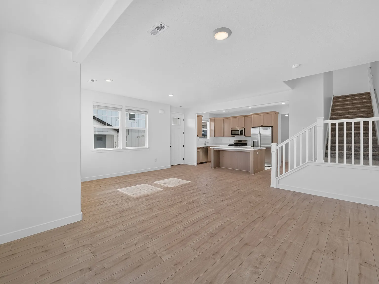 4 bed, 2.5 bath, 1856 sqft, $2,549 — Photo 3