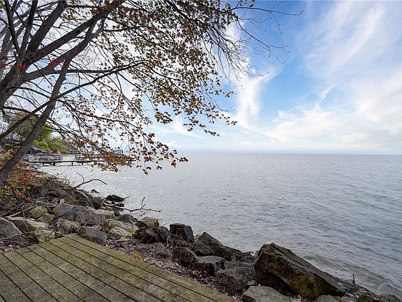 3rd image of 930 Lake Rd