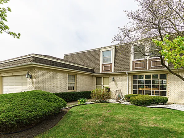 10 Fairview Ave, Deerfield, IL 60015