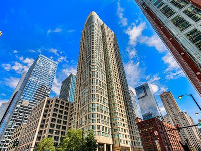 345 N La Salle Dr APT 3303, Chicago, IL, 60654