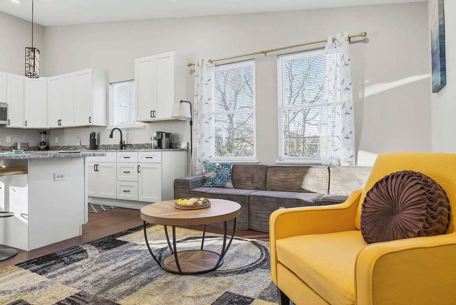 3 bed, 2.0 bath, 1614 sqft, $3,899 — Photo 4