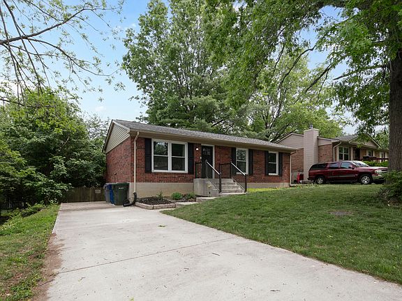 3rd image of 3208 Mirror Lake Dr