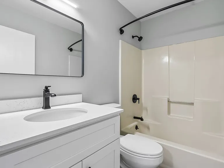 Eastgate Apartments — Photo 9