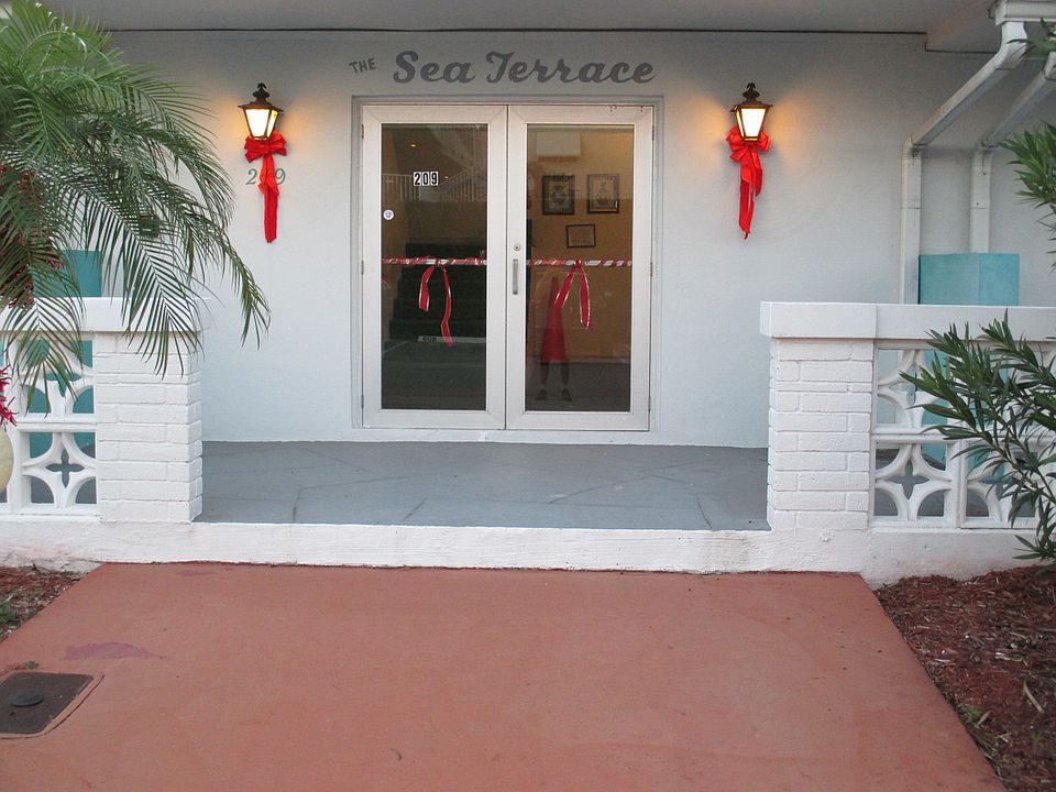 1st image of 209 SE 6th St APT 6