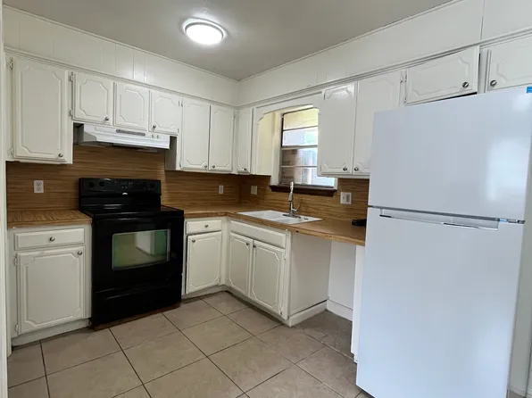 8818 NE 13th St, Midwest City, OK 73110