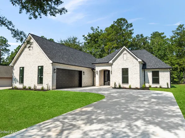 2 Chinaberry Cir, Carriere, MS 39426