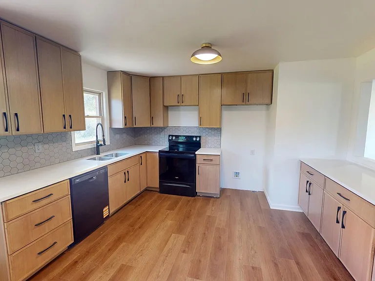424 Bridge View Rd — Photo 4