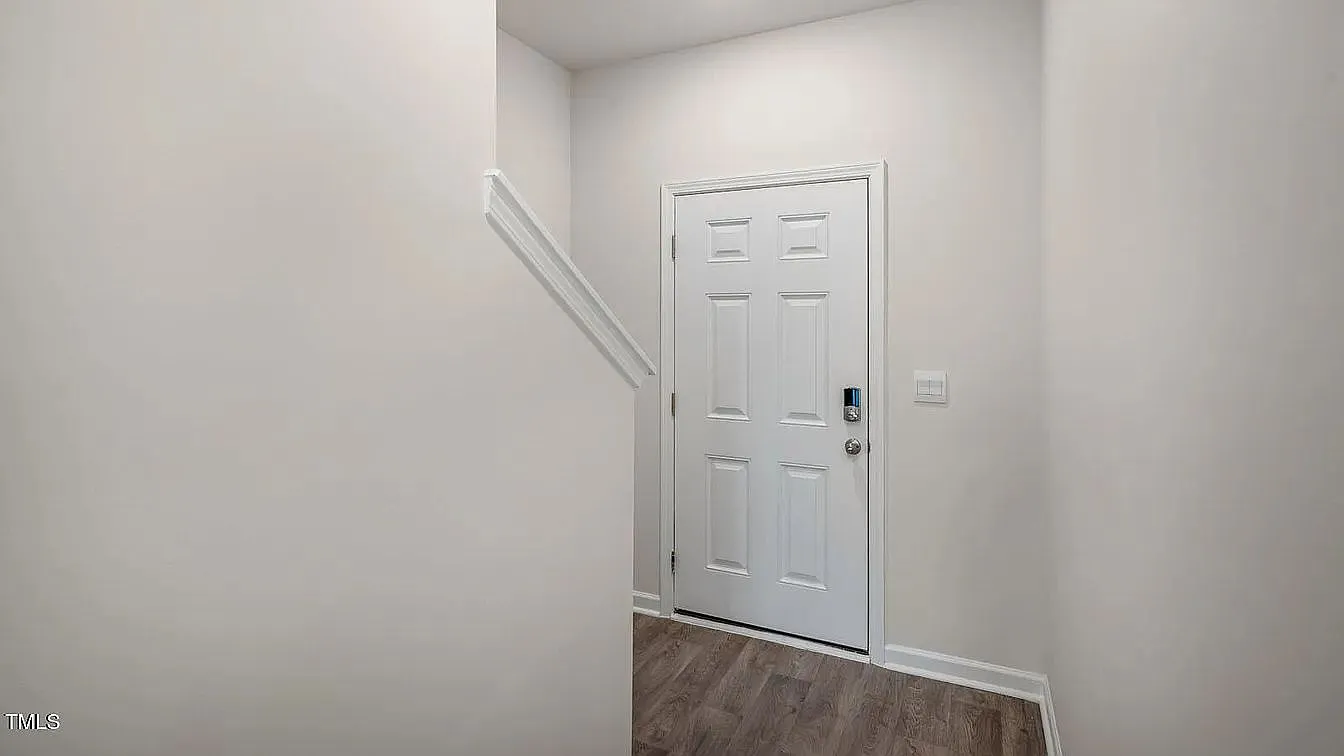 3 bed, 2.5 bath, 1429 sqft, $1,699 — Photo 2