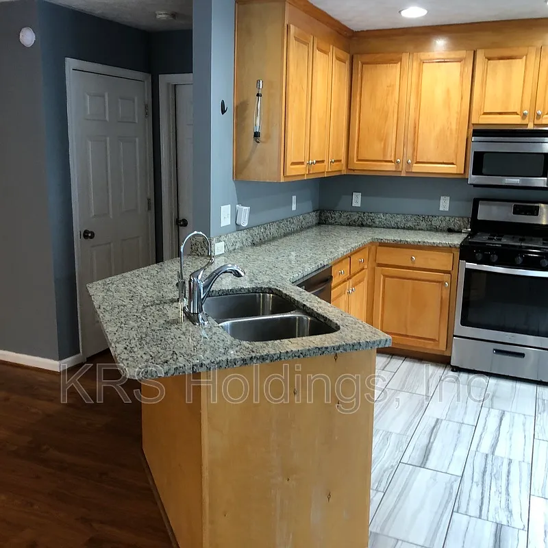 3 bed, 3.0 bath, $1,795 — Photo 3