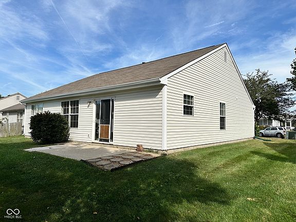 3rd image of 721 Chestnut Ln