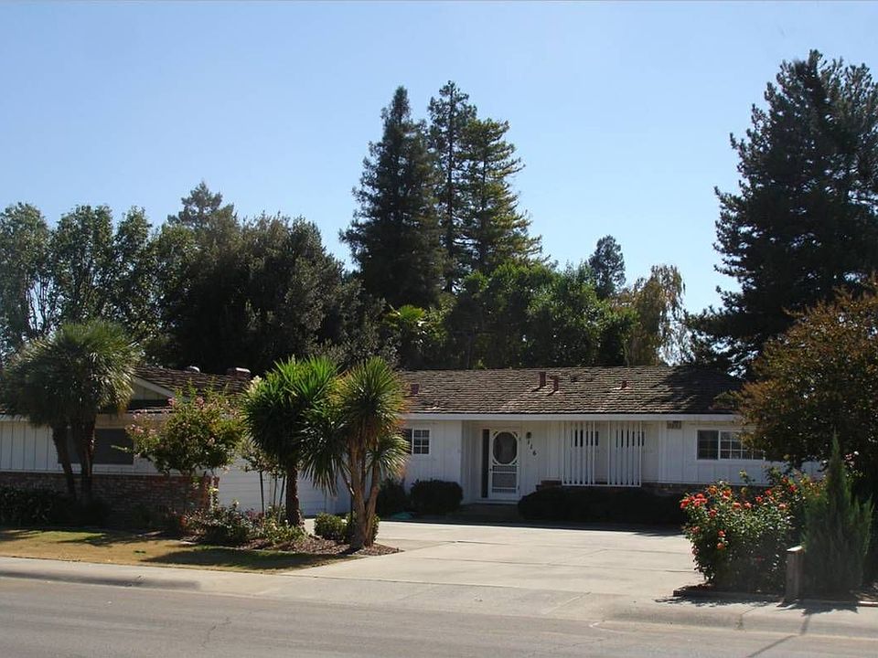 great street appeal, extra large driveway.