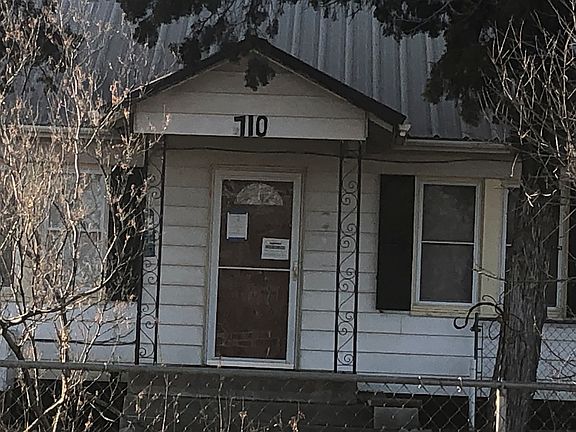 4th image of 710 Allen St