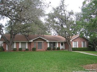402 Yosemite Dr, Hollywood Park, TX 78232