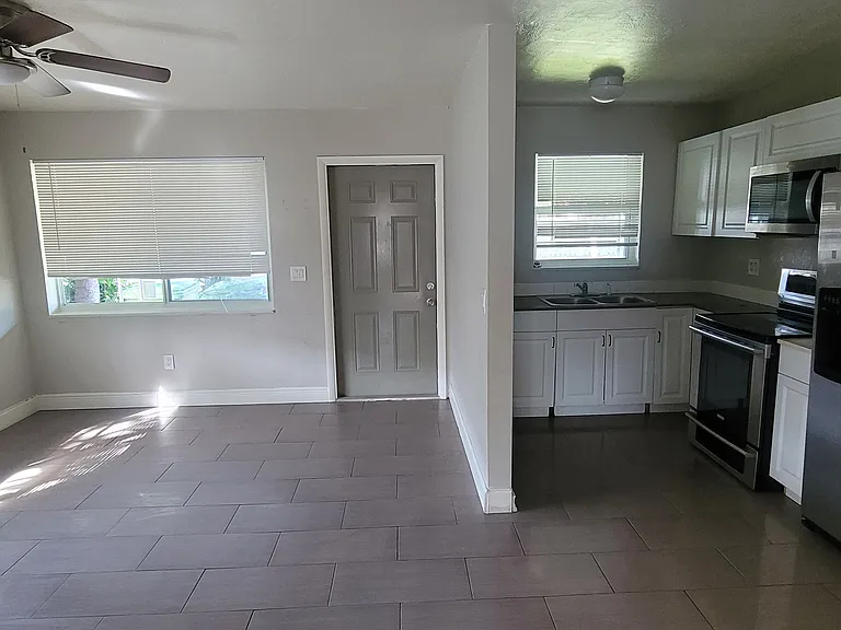 800 Moffett St #4 — Photo 4