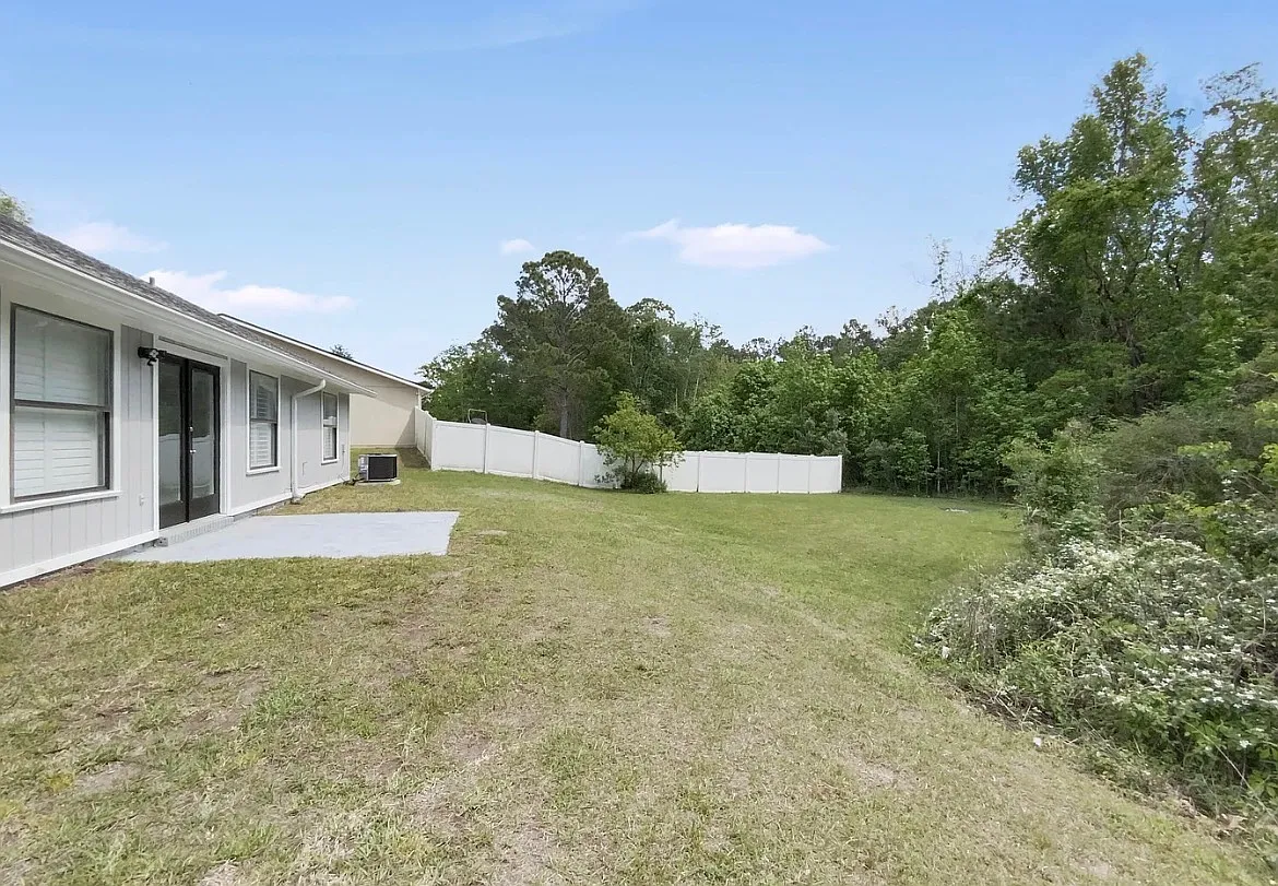 3 bed, 1320 sqft, $2,031 — Photo 2