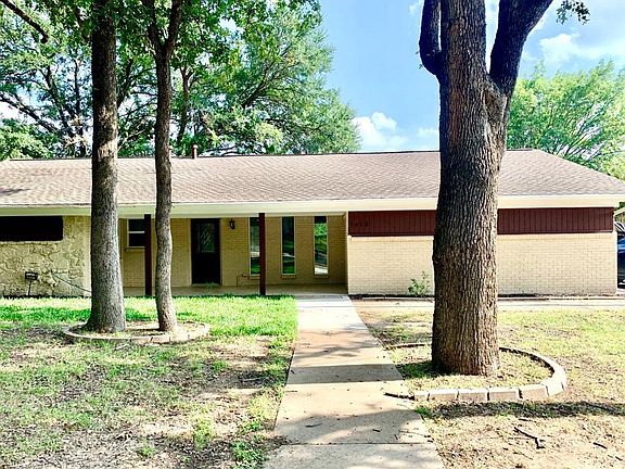 2nd image of 1013 Bedford Ct W