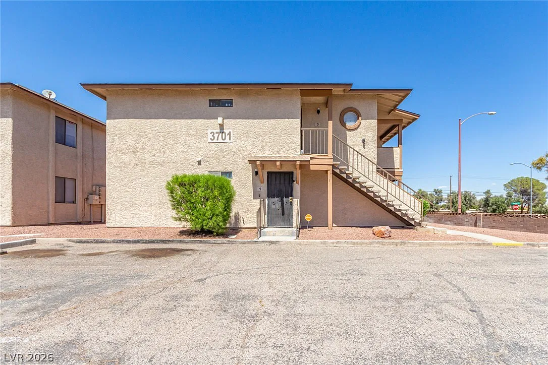2 bed, 2.0 bath, 912 sqft, $1,095 — Photo 1