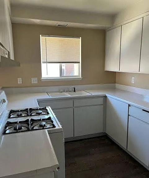 16320 Orick Ave #4 — Photo 5