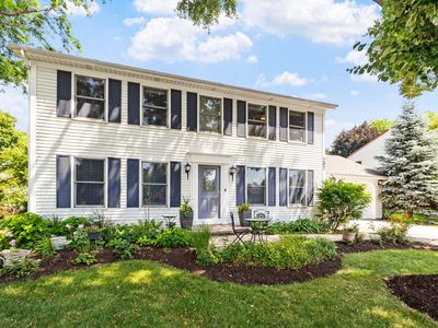 202 N Whispering Hills Dr, Naperville, IL, 60540