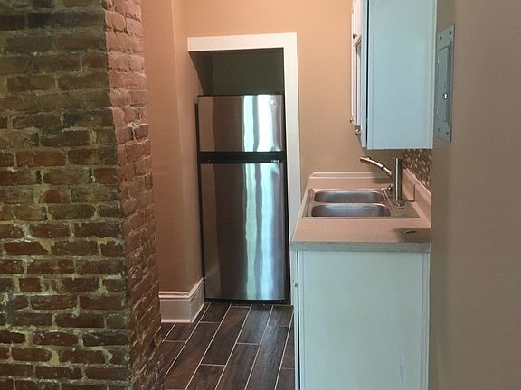 5th image of 418 N 39th St APT 6