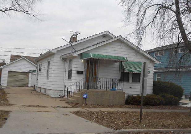 1st image of 760 Greenbay Ave