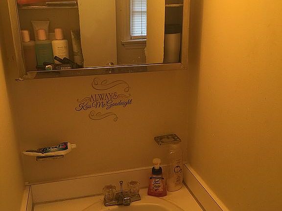 2nd Bath in hallway