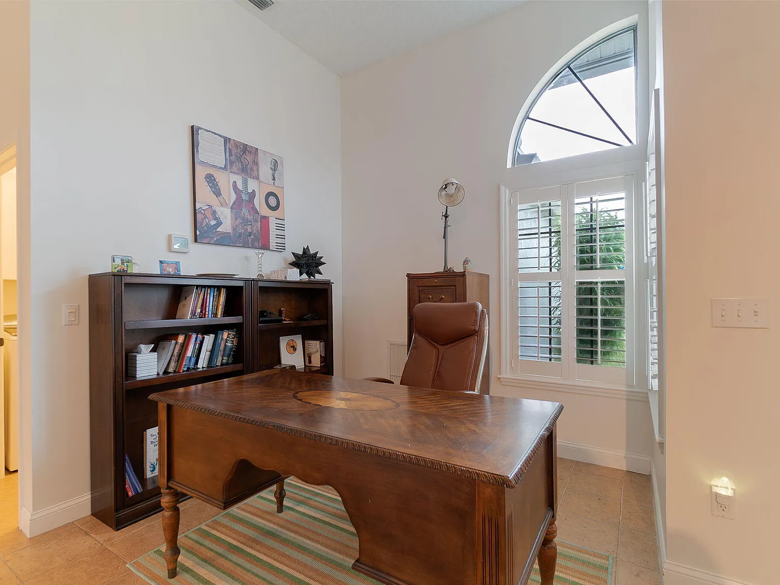 3 bed, 2.0 bath, 1368 sqft, $6,000 — Photo 3