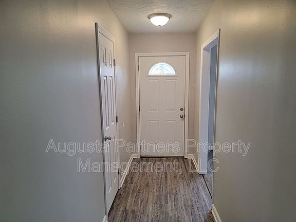 4th image of 142 Oakridge Dr