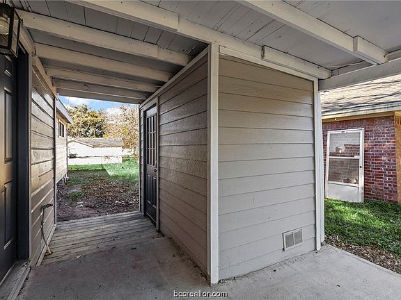 5th image of 1300 E 21st St
