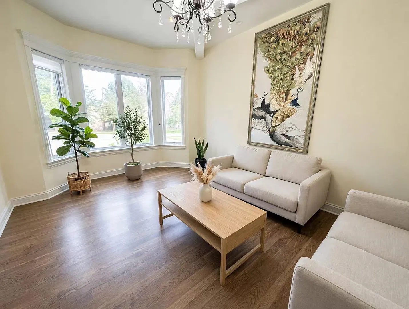 6 bed, 5.5 bath, 6000 sqft, $7,500 — Photo 4