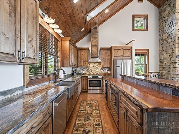 5th image of 10 Eaglewood Trail