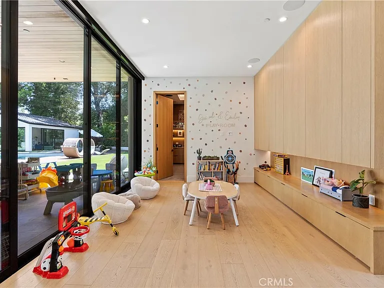 5050 Arundel Dr — Photo 36