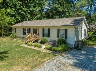 125 Pineview Dr, Hartfield, VA 23071