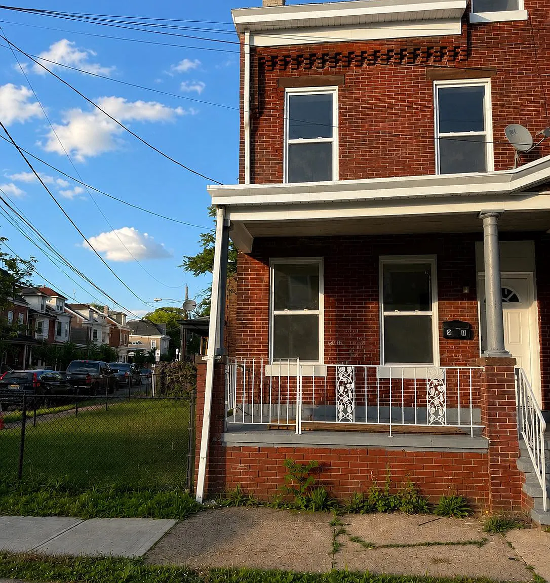 3 bed, 1444 sqft, $2,100 — Photo 1