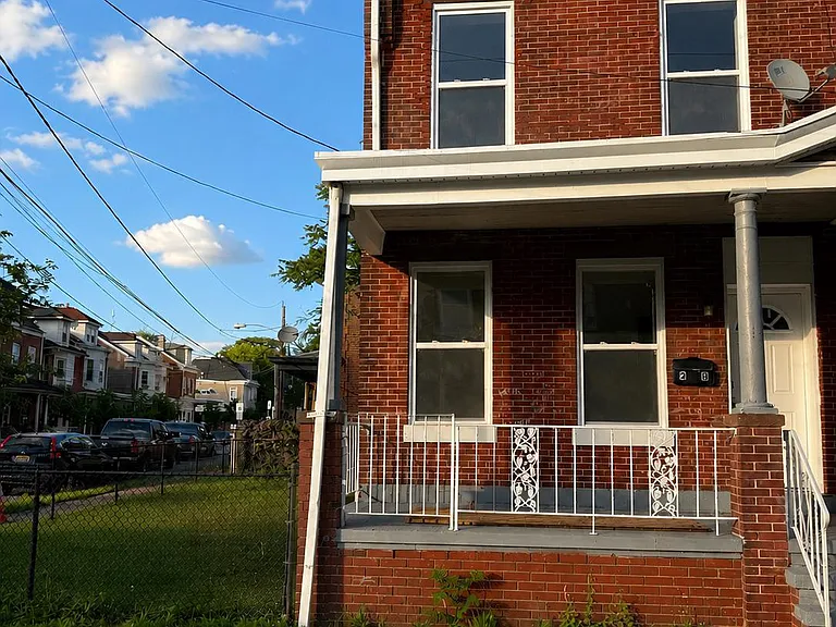 28 N Anderson St — Photo 1