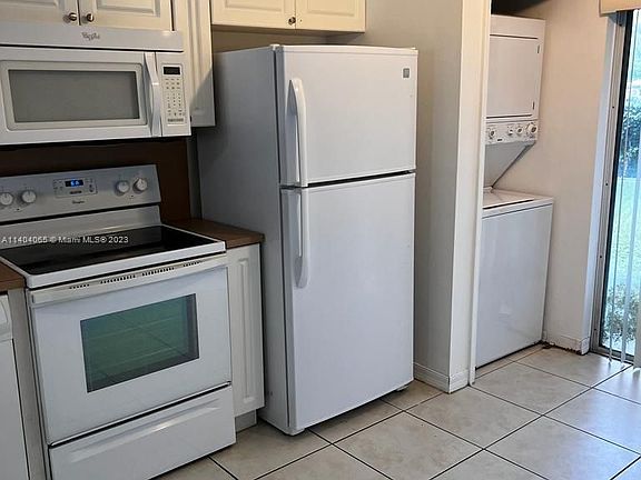 4th image of 1271 SE 29th St #10324