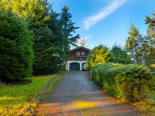 1684 Whitesails Dr, Bowen Island, BC V0N 1G2