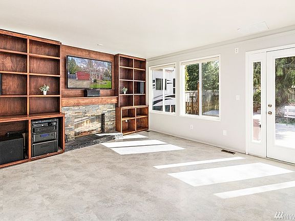 4th image of 11009 207th Avenue Ct E