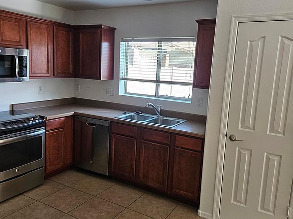 5th image of 3538 E Austin Ln