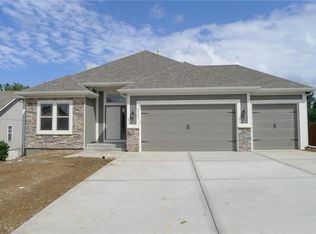 11440 N Auburndale Cir, Kansas City, MO 64157