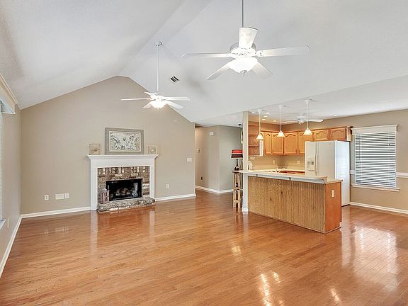 5th image of 216 White Bluff Dr