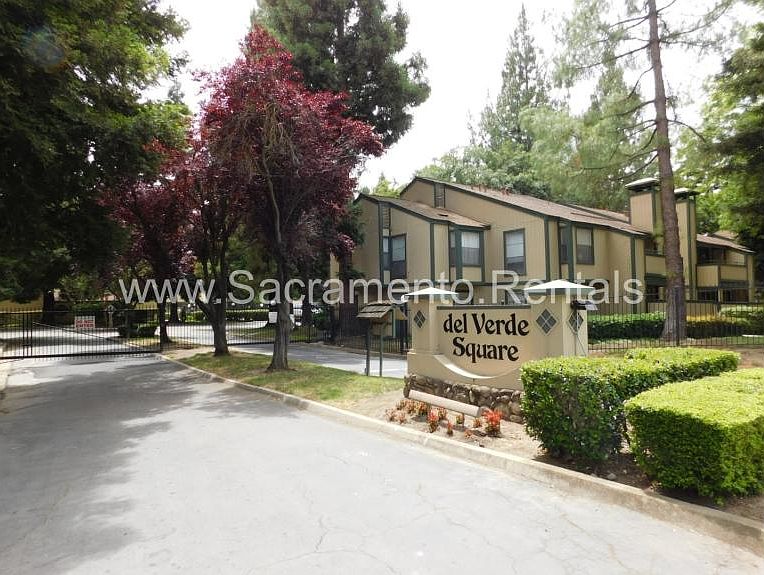 1st image of 550 Del Verde Cir