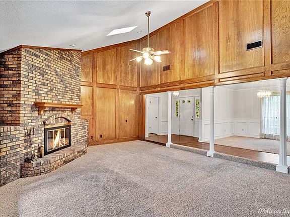 5th image of 2207 Surrey Ln