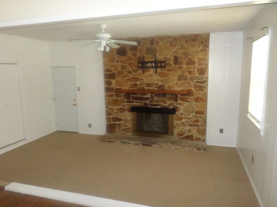 2nd image of 3009 Lonsdale Dr